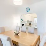 #025 Charming 3br * אלבופיירה