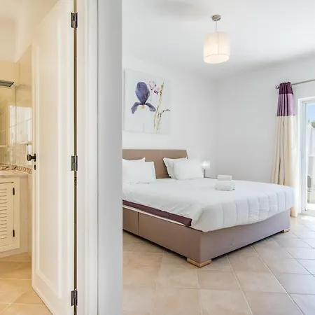 #025 Charming 3br Appartement Albufeira