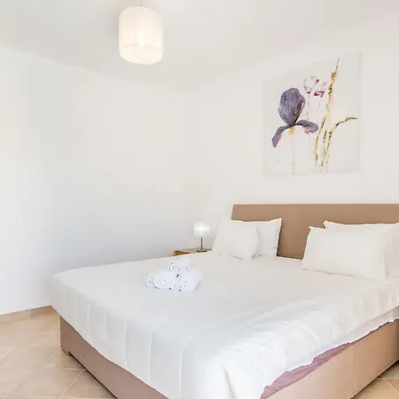 Διαμέρισμα #025 Charming 3br