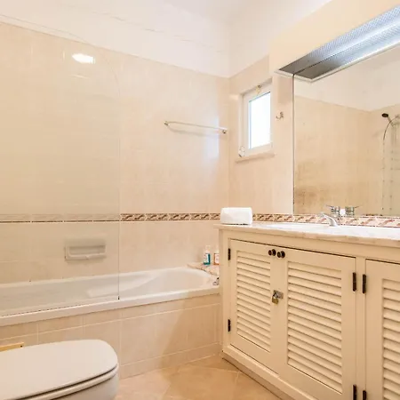 #025 Charming 3br Appartement Albufeira