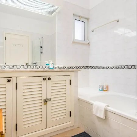 #025 Charming 3br Appartement Albufeira